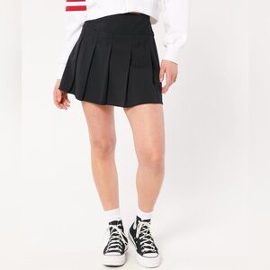 Hollister Girls Mini Skirt Pleat Details In Black Size: Medium